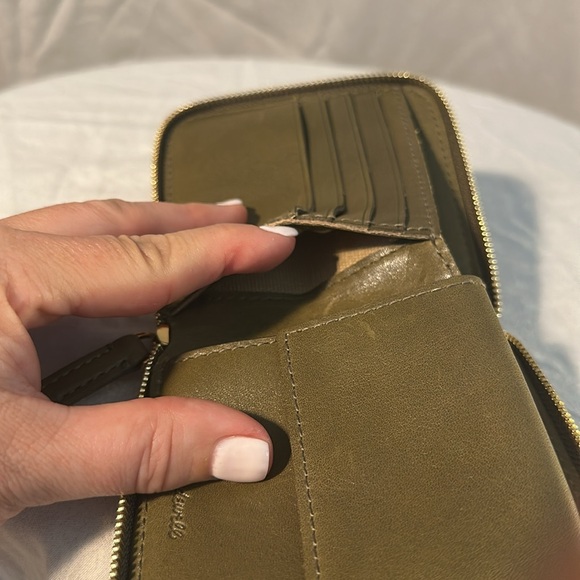 Madewell Olive Green Zip-Around Leather Wallet - Picture 8 of 9